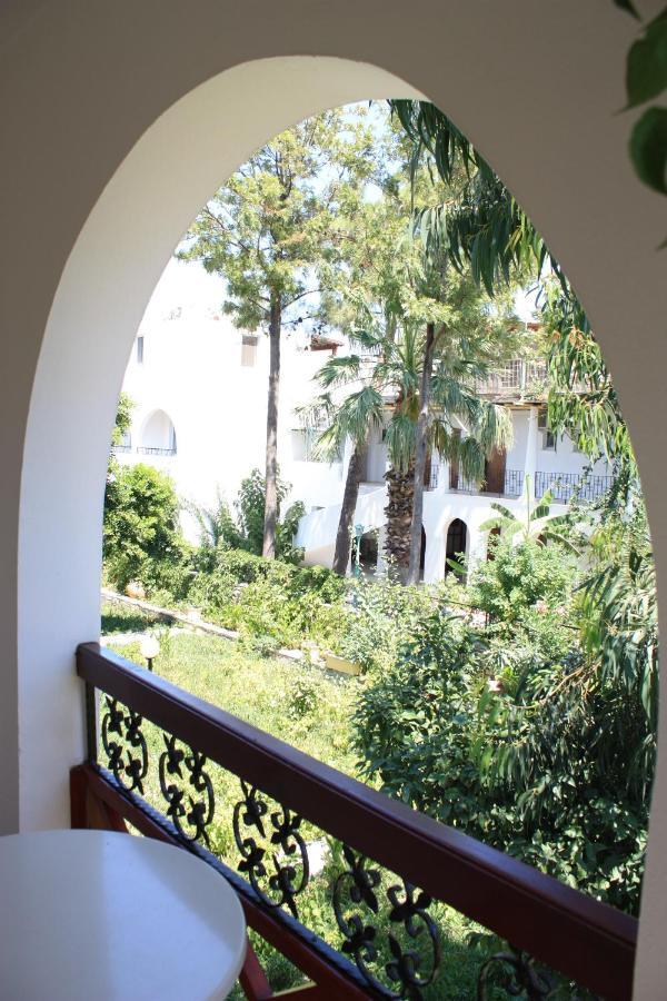 Toloman Hotel Bitez Beach エクステリア 写真
